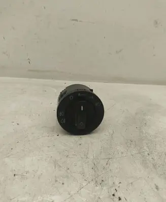 Volkswagen Touareg I Light switch
