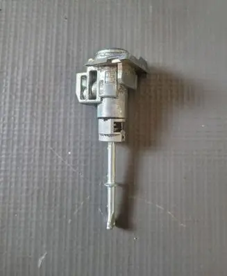 KIA Sportage Front door lock (next to the handle) 