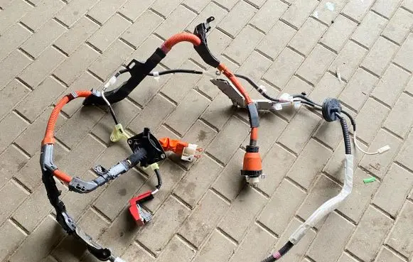 Toyota Prius+ (ZVW40) Positive cable (battery) 8216447161