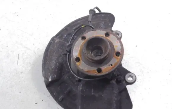 Volvo XC90 Front wheel hub spindle knuckle 08630770