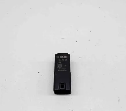 Land Rover Discovery Sport Glow plug pre-heat relay 0281003123 FX23189E2AC