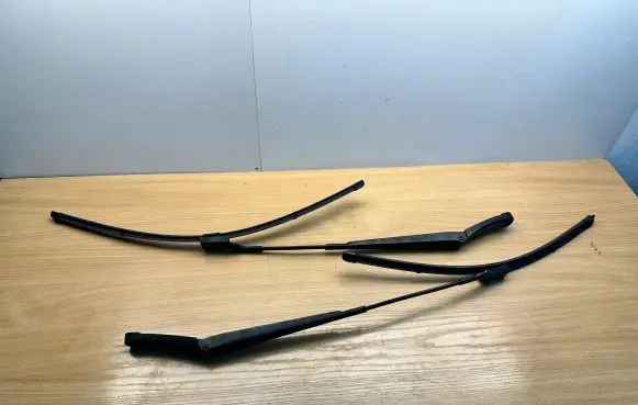 Volkswagen Tiguan Front wiper blade arm 5N1955410 5N1955409