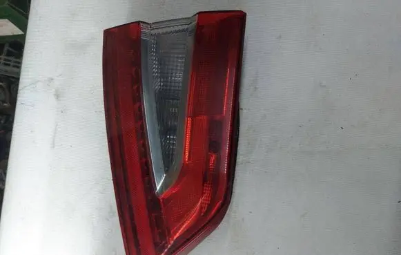 Tailgate rear/tail lights
