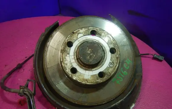 Rear wheel hub spindle/knuckle