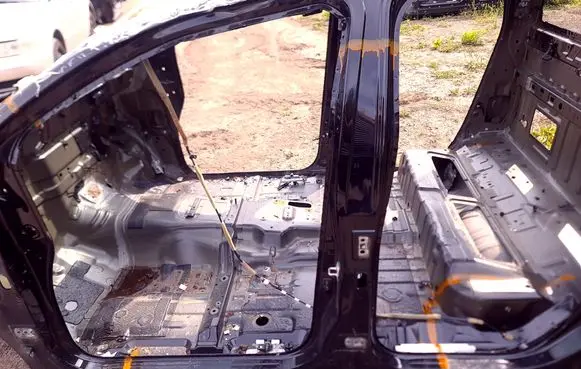 Nissan Navara D23 Pillar (middle) 