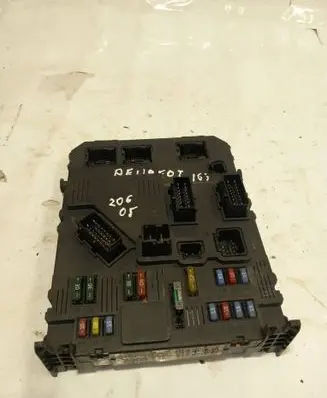 Peugeot 206 Fuse module 9657999780 S118085220F BSI00200