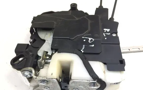 Mitsubishi Outlander Front door lock