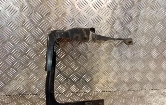 Mazda CX-7 Intercooler pipe mounting bracket 