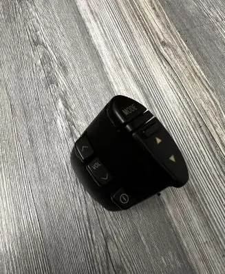 Steering wheel buttons/switches