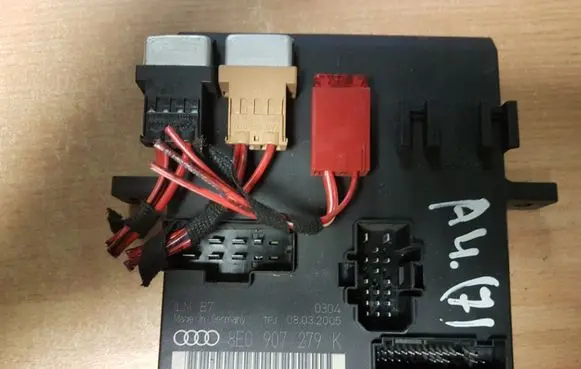 Audi A4 S4 B7 8E 8H Comfort/convenience module 8E0907279K