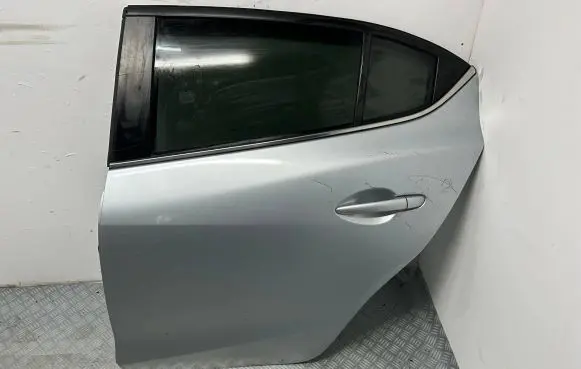 Mazda 3 III Rear door