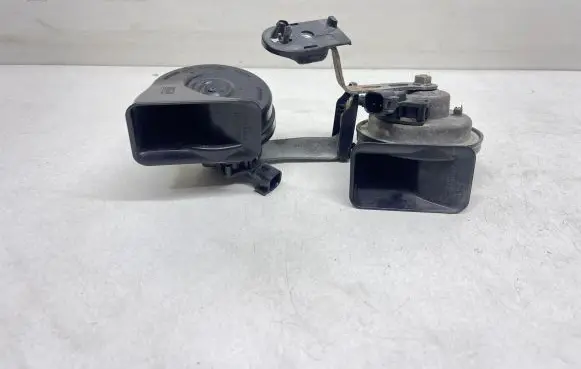 Volvo V60 Horn signal 30796896 30796897