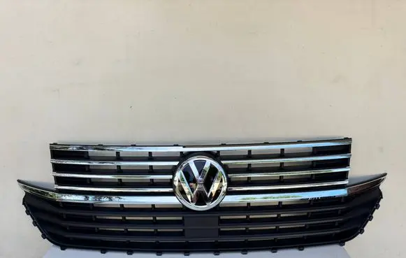 Volkswagen Multivan T6 Front bumper upper radiator grill 7LA853651B