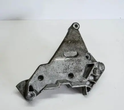 Volkswagen PASSAT B7 Engine mounting bracket 03G199207E