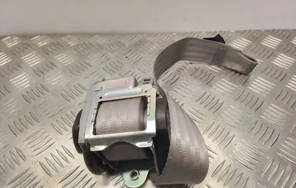 Volvo C70 Front seatbelt 31267569