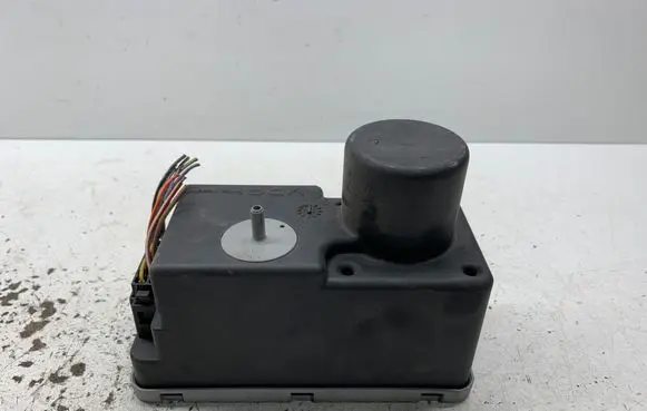 Volkswagen Golf III Central locking vacuum pump 1H0962257 319403084