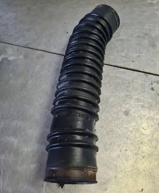 Ford Escort Air intake hose/pipe 928F9C623