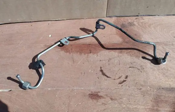 Infiniti EX Fuel injector supply line/pipe 