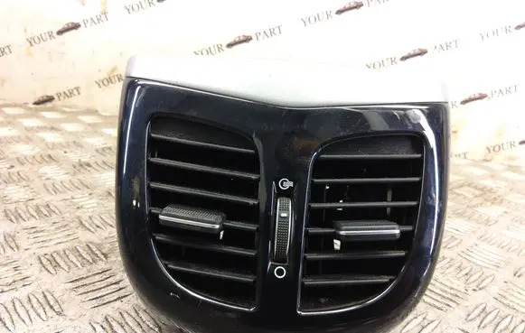 Hyundai i40 Rear air vent grill 