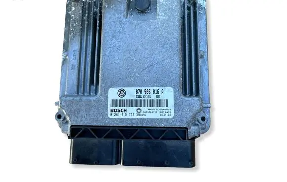 Volkswagen Transporter - Caravelle T5 Engine control unit/module 070906016A 0281010733