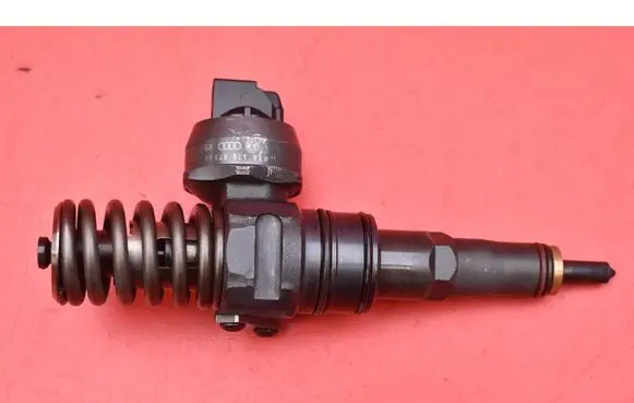 Volkswagen Touran I Fuel injector 038130073AG