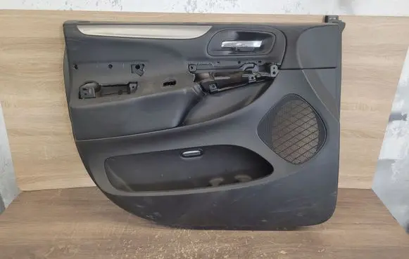 Chrysler Town & Country V Front door card panel trim 1WE471X9AE