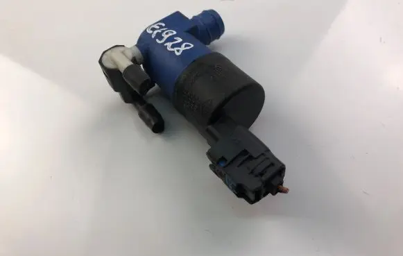Nissan Navara D22 Windscreen/windshield washer pump 28920BU010
