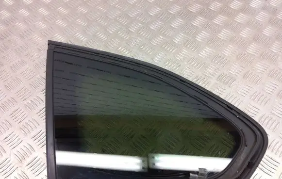 BMW X1 F48 F49 Rear side window 7406871