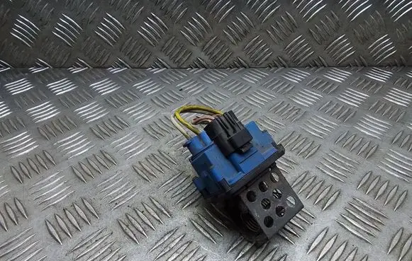 Peugeot 308 Coolant fan relay 9662240180