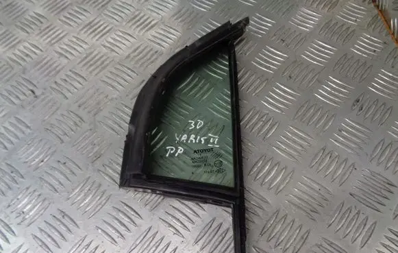 Toyota Yaris Front door vent window glass four-door 