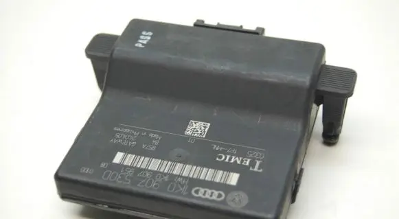Audi A3 S3 8P Gateway control module 1K0907530D