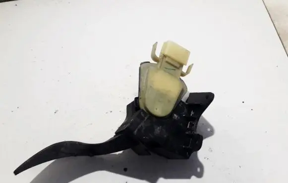 Ford Focus Accelerator throttle pedal 2M519F836AD