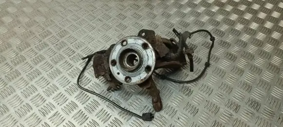 Skoda Fabia Mk2 (5J) Front wheel hub spindle knuckle