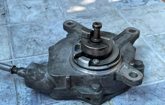Toyota Avensis T250 Vacuum pump