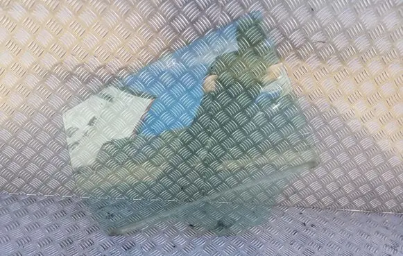 Volkswagen Polo IV 9N3 Rear door window glass
