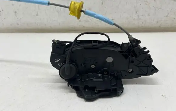 BMW 1 F40 Front door lock 7956148