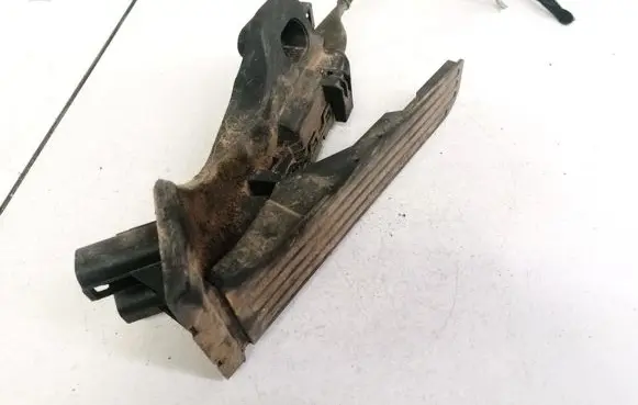Volkswagen Touran I Accelerator throttle pedal 1T1721503H 6PV00868900
