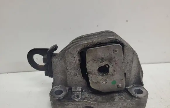 Volvo V70 Engine mount bracket 326D20E