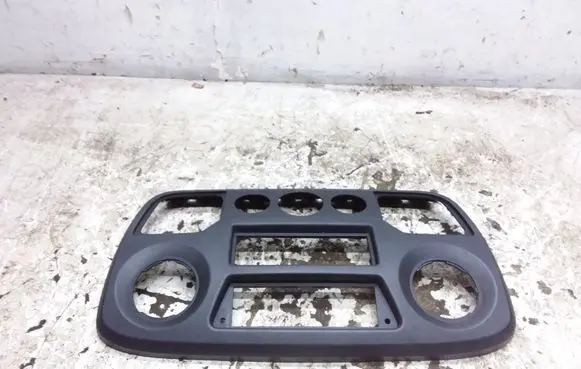 Opel Movano B Dashboard center trim panel 682600025R