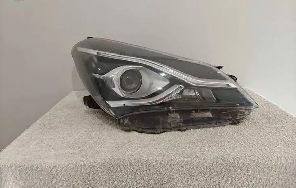 Toyota Yaris Headlight/headlamp 0D1990D200 D1970D198