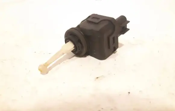 Volvo S40, V40 Headlight level adjustment motor 007878