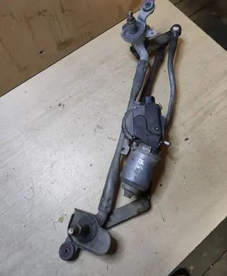 Mazda 5 Front wiper linkage and motor