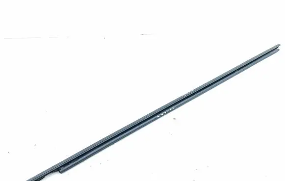 Toyota Prius (XW50) Front door glass trim molding 