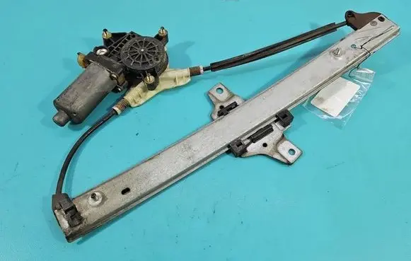 Toyota Avensis T220 Rear door window regulator with motor 0130821745 IMPRK1536973