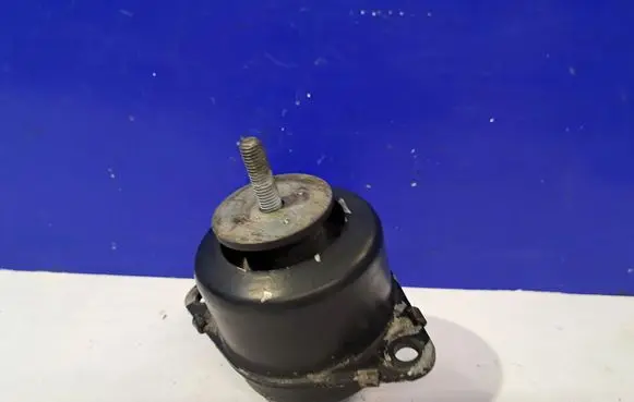 Saab 95 - 96 Engine mount bracket 4967915