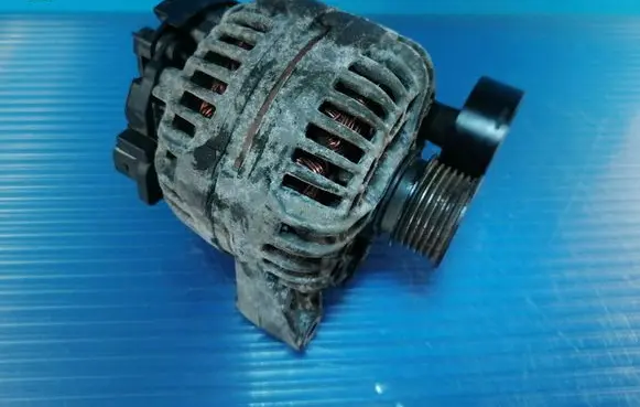 BMW X3 E83 Generator/alternator 0124525026 7519721