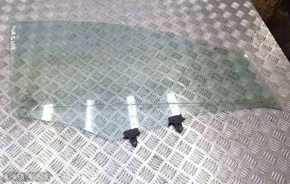 Nissan Pulsar Front door window glass four-door E643R00049