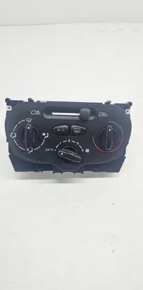 Citroen Xsara Climate control unit 1068901 BFC593