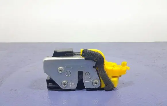 Hyundai i30 Front door lock 81310A6100