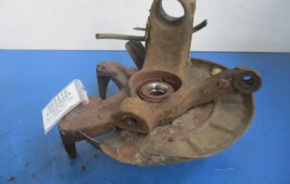 Skoda Fabia Mk2 (5J) Front wheel hub spindle knuckle